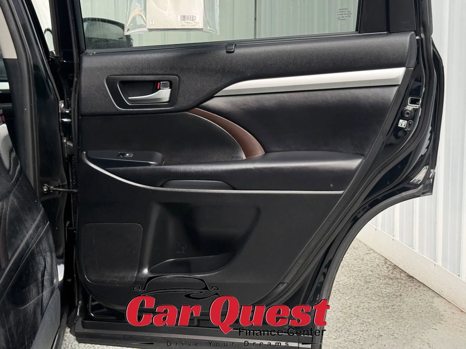Used 2019 Toyota Highlander XLE w/ Preferred Accessory Package AWD/4WD image 19
