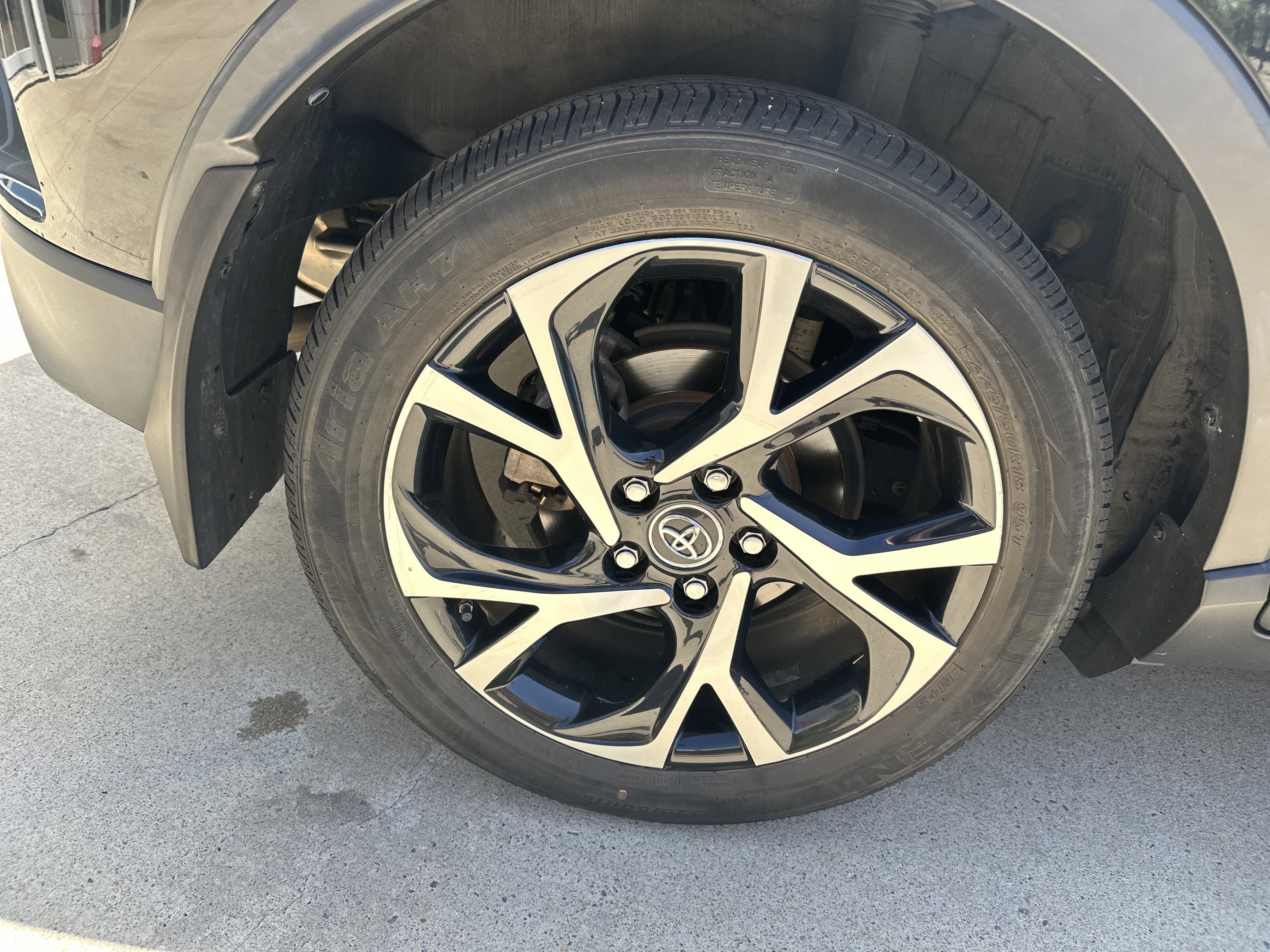Used 2018 Toyota C-HR XLE FWD image 32