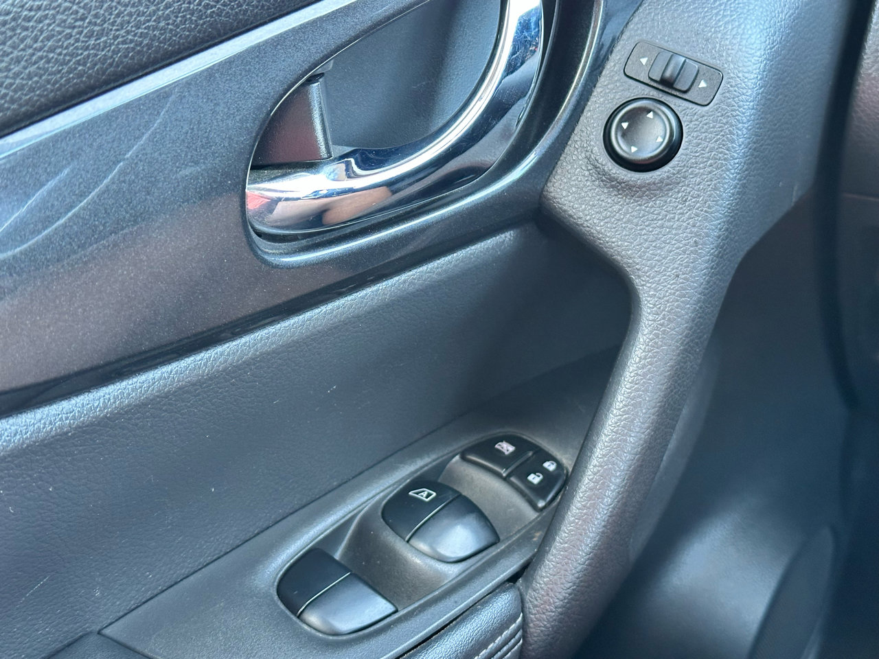 Used 2020 Nissan Rogue SV image 20