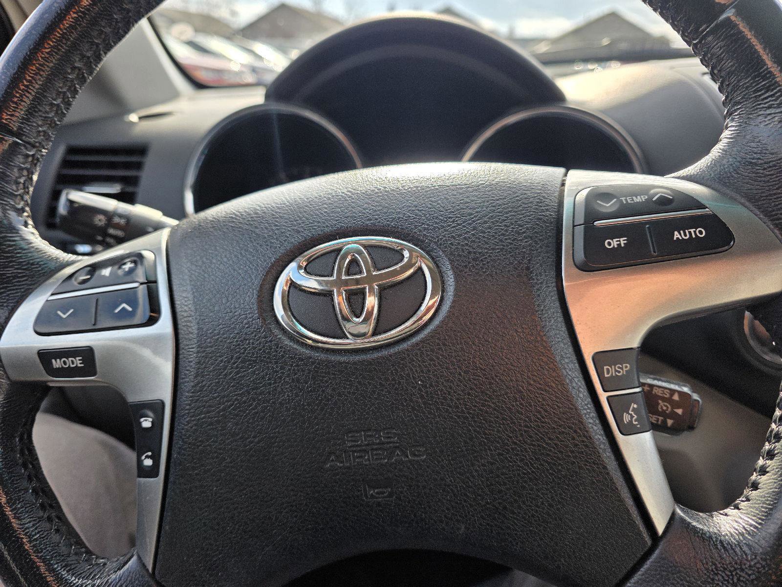 Used 2011 Toyota Highlander Limited w/ Tow Pkg image 16