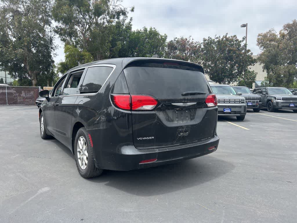 Used 2023 Chrysler Voyager LX FWD image 4