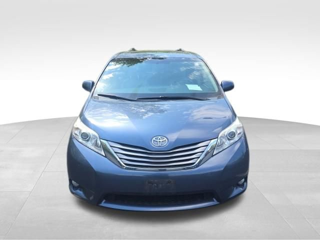Used 2015 Toyota Sienna XLE w/ XLE Navigation Package FWD image 10