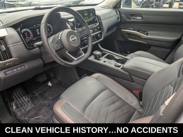 Used 2024 Nissan Pathfinder Platinum image 10