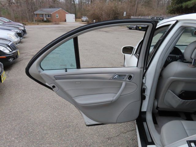 Used 2005 Mercedes-Benz C 320 Sedan image 10