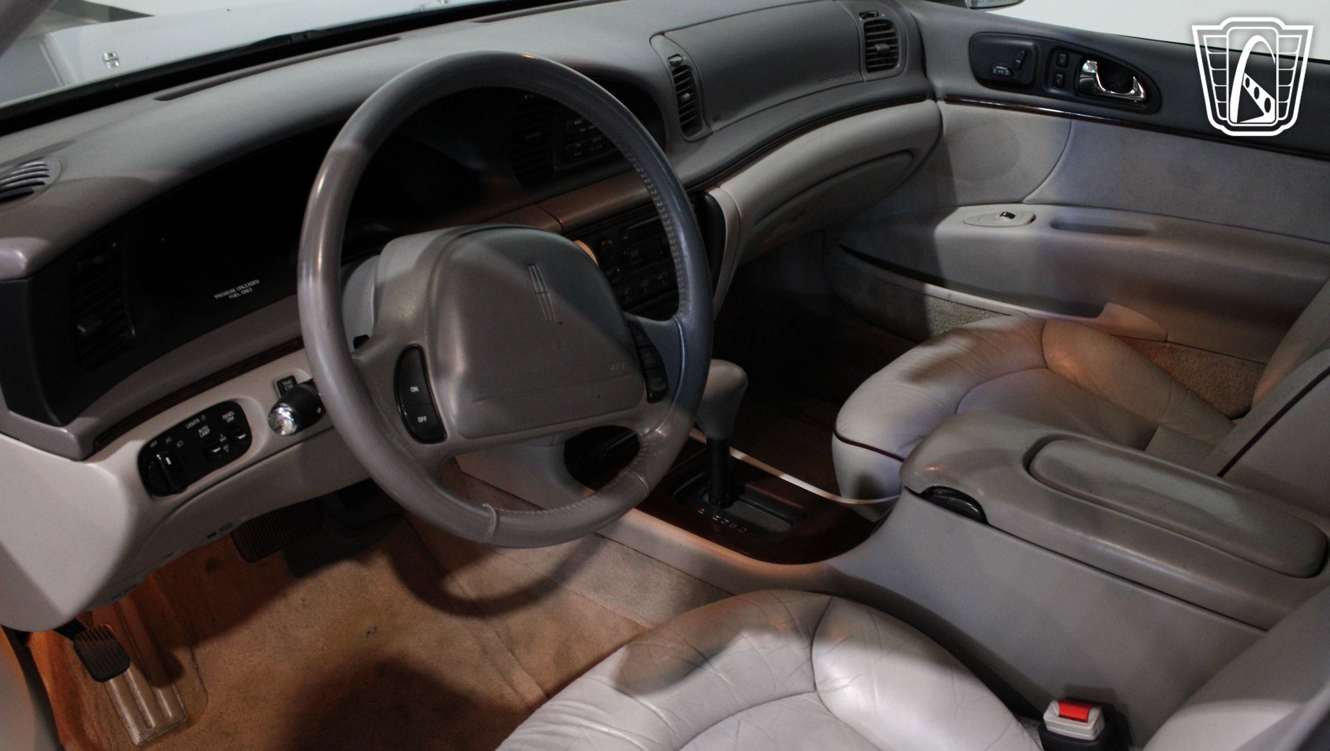Used 1996 Lincoln Continental image 29