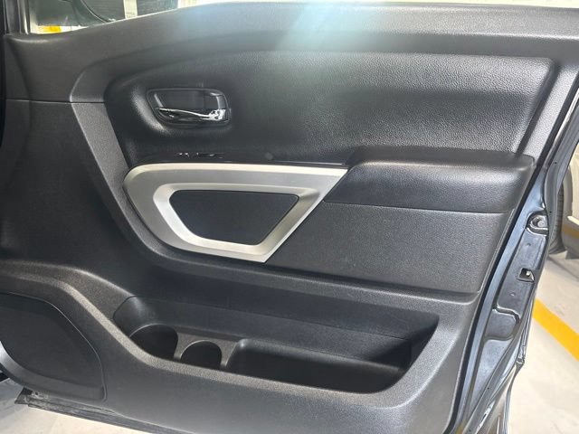 Used 2022 Nissan Titan SV AWD/4WD image 34