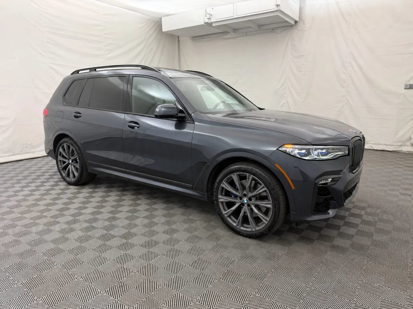 Used 2021 BMW X7 M50i w/ Dynamic Handling Package AWD/4WD image 4