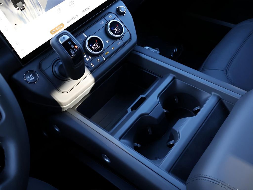 New 2026 Land Rover Defender 110 X-Dynamic SE image 24