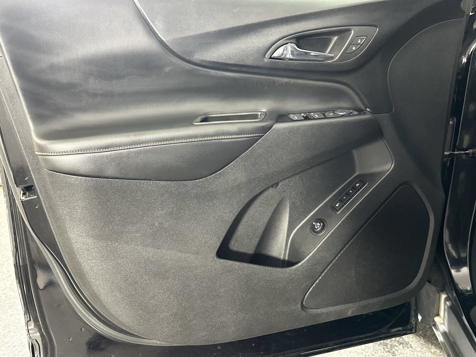 Used 2023 Chevrolet Equinox Premier FWD image 29