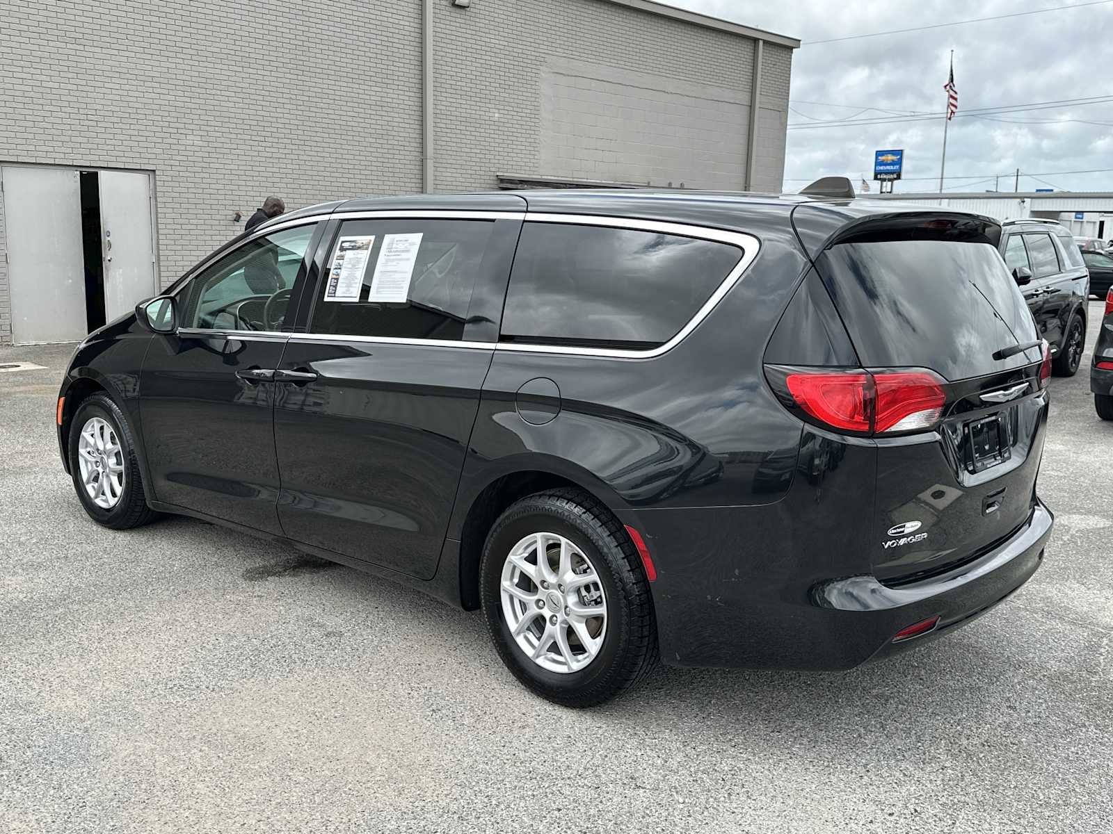 Used 2023 Chrysler Voyager LX FWD image 7