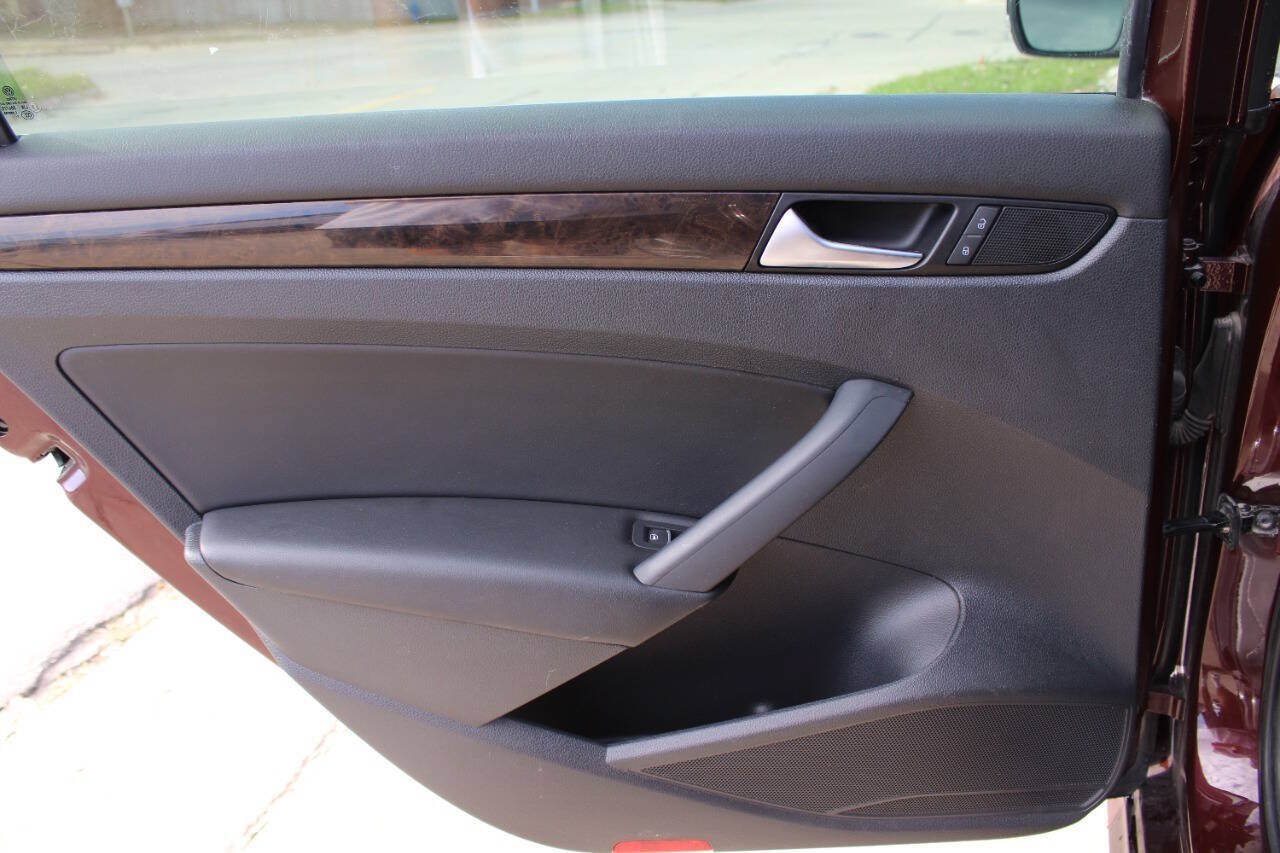 Used 2014 Volkswagen Passat 1.8T SEL Premium FWD image 9