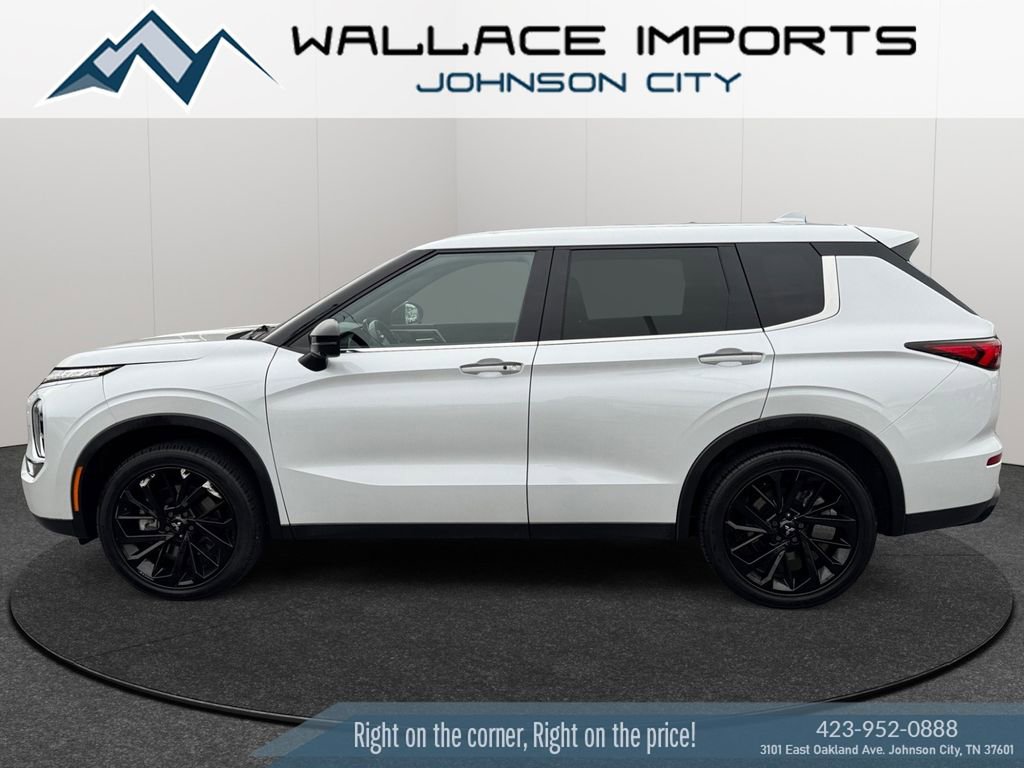 Used 2023 Mitsubishi Outlander SE Black Edition image 1