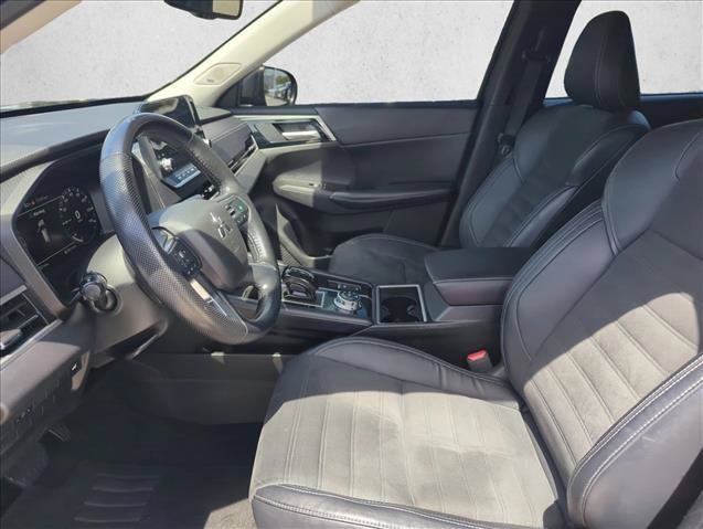 Used 2023 Mitsubishi Outlander SE AWD/4WD image 16