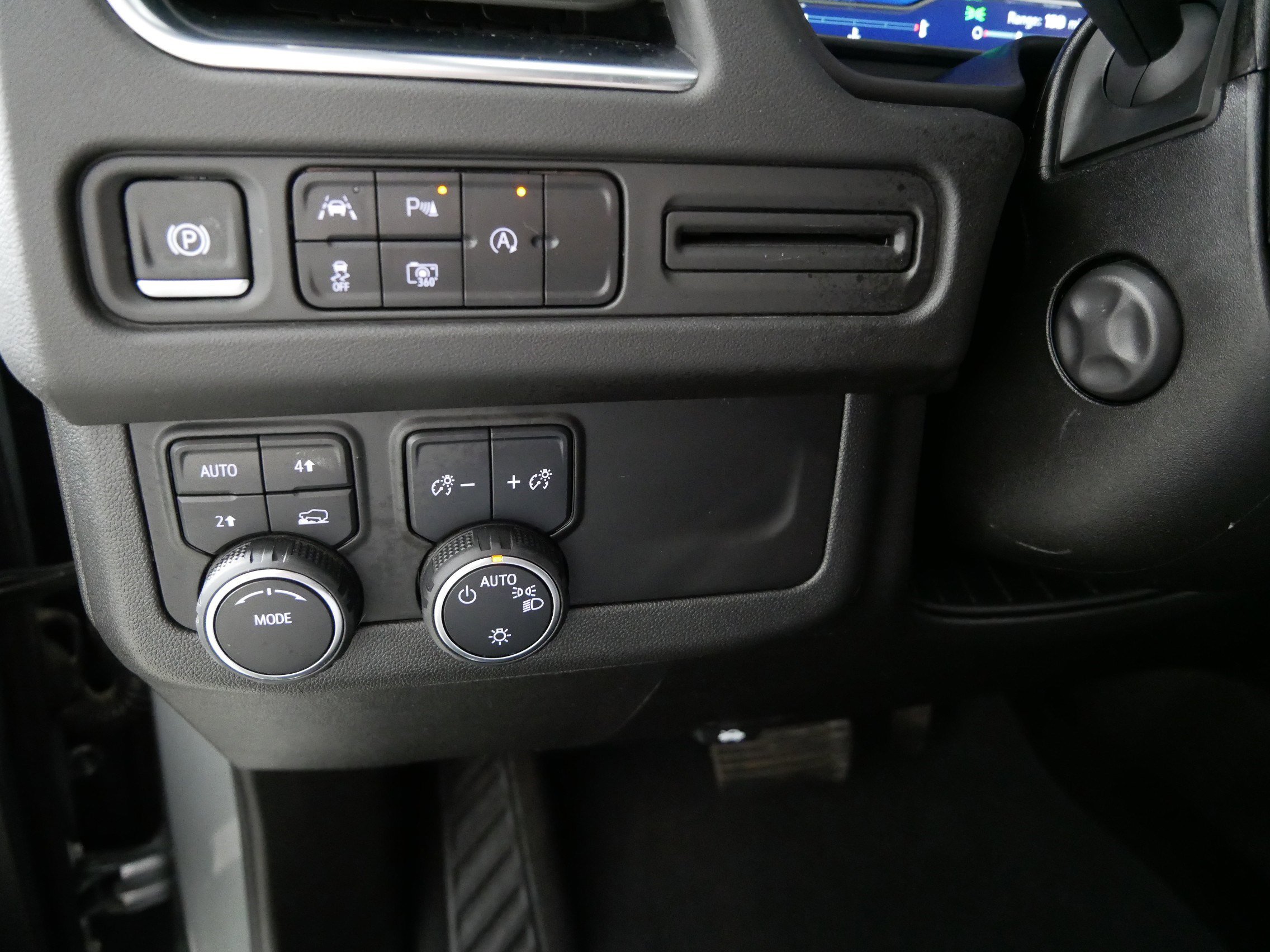 Used 2024 Chevrolet Suburban RST image 26