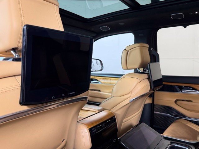 Used 2022 Jeep Grand Wagoneer Series III w/ Rear Seat Video Group 1 AWD/4WD image 48