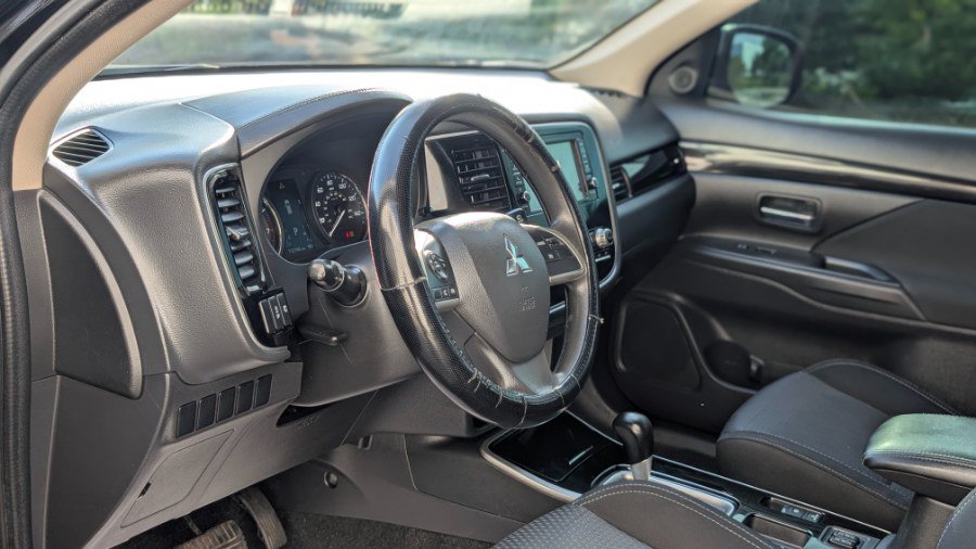 Used 2020 Mitsubishi Outlander ES FWD image 16