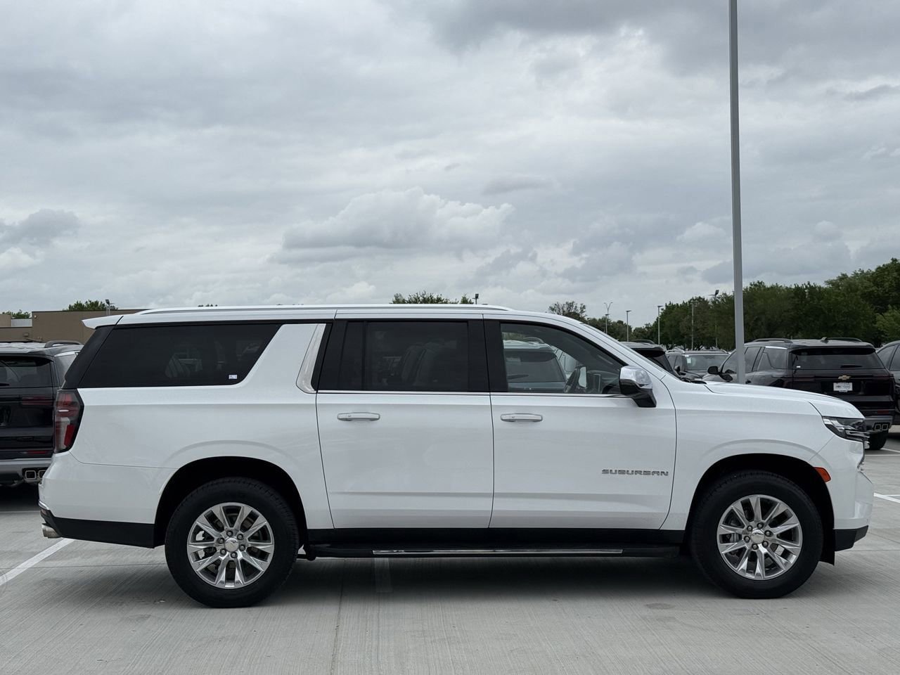 Certified 2023 Chevrolet Suburban Premier image 3