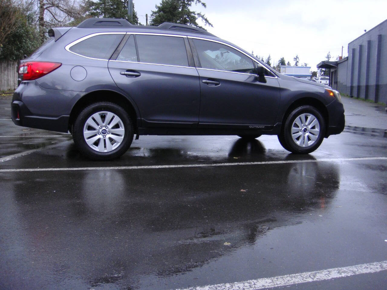 Used 2018 Subaru Outback 2.5i AWD/4WD image 6