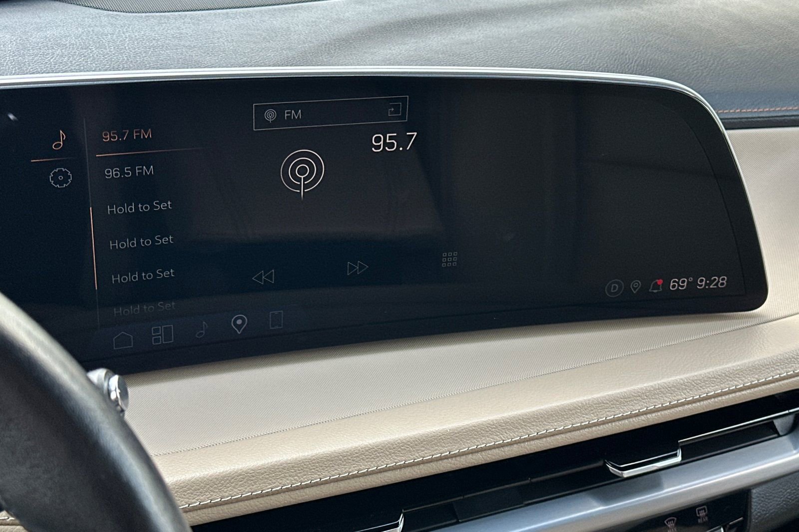 Used 2024 Cadillac XT4 Luxury w/ Cold Weather Package image 25