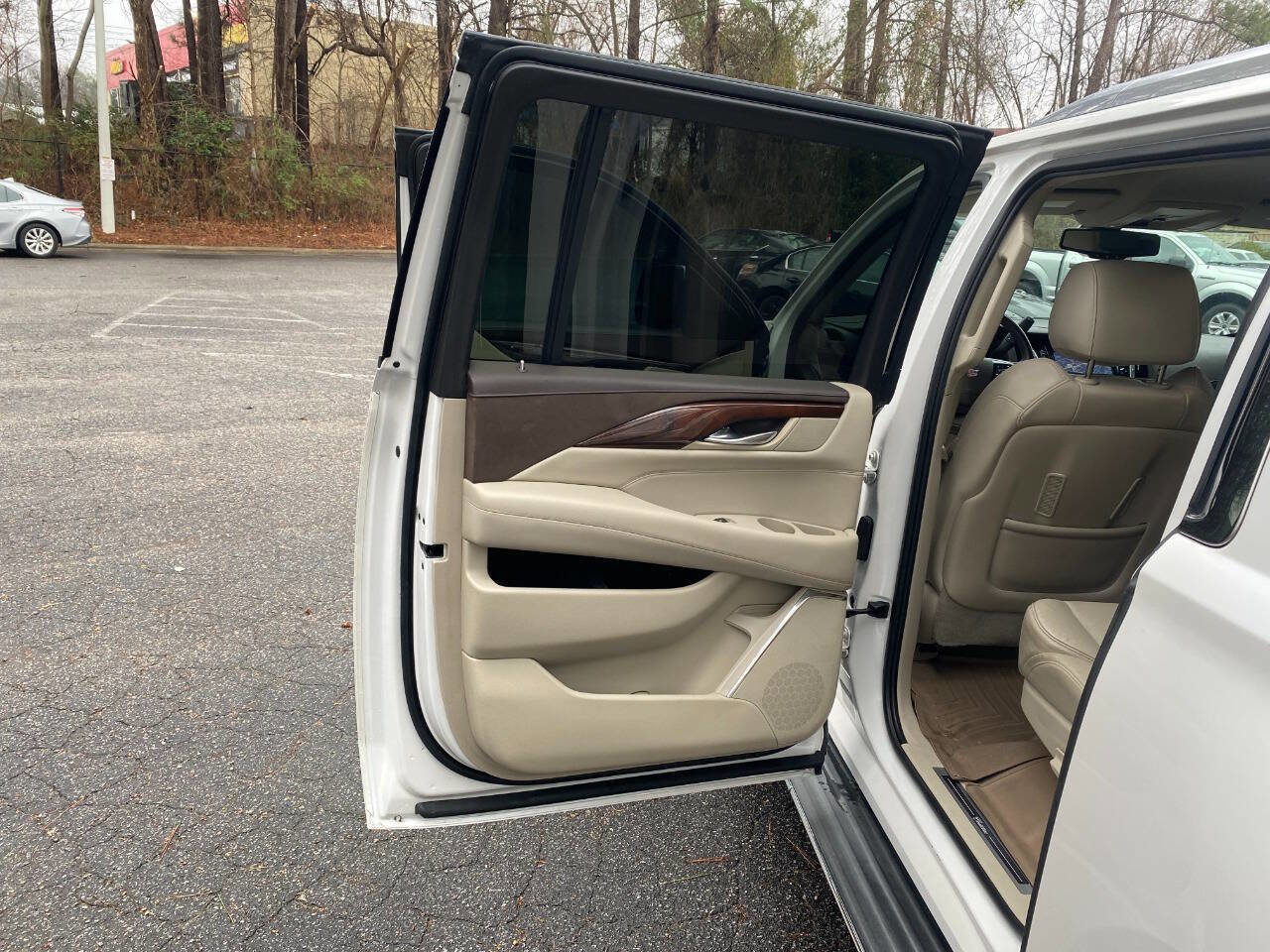 Used 2017 Cadillac Escalade ESV 2WD image 45