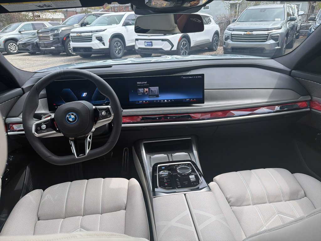 Used 2025 BMW i7 eDrive50 w/ M Sport Package RWD image 28
