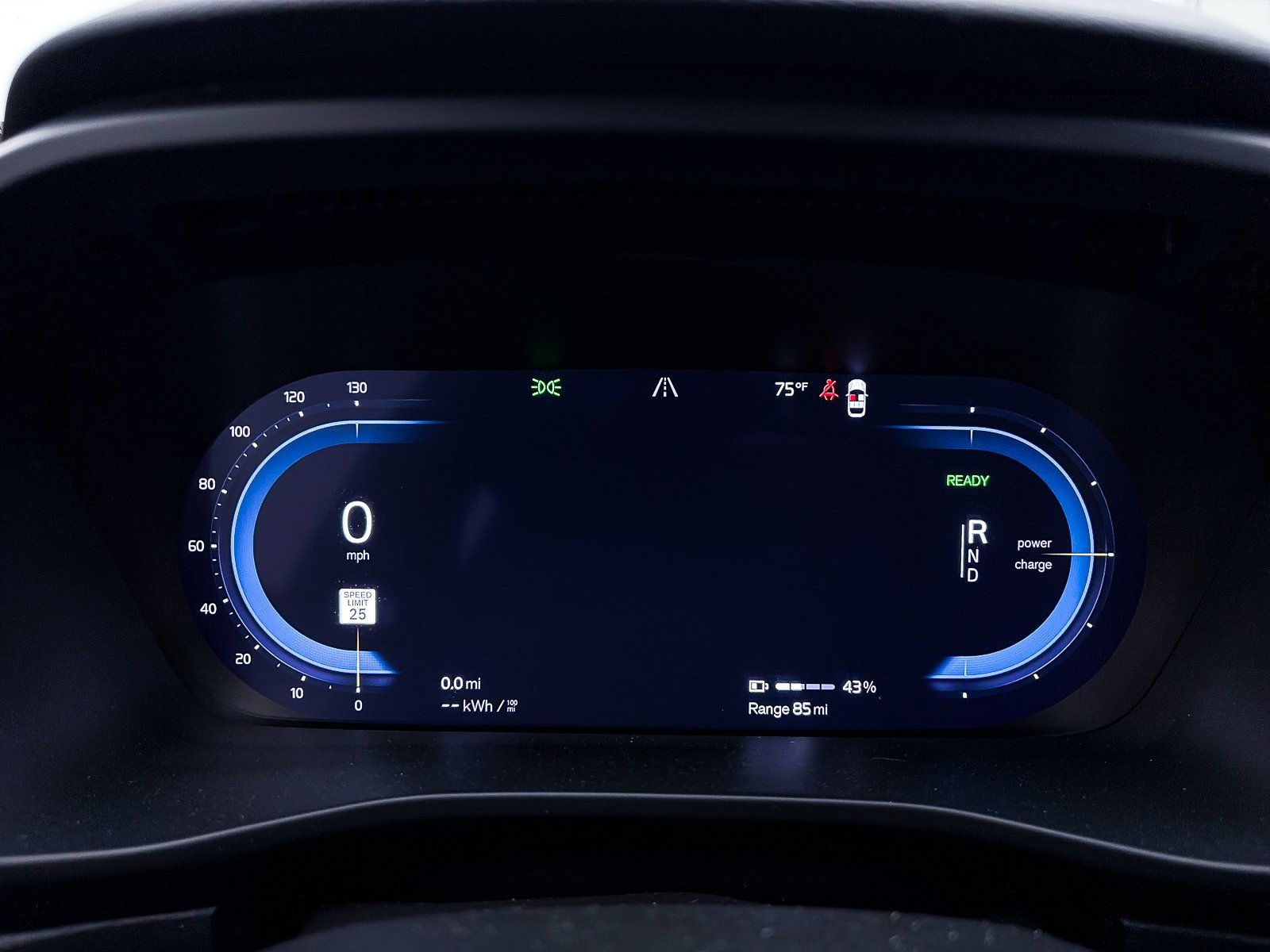 Used 2023 Volvo C40 P8 Recharge Ultimate image 31