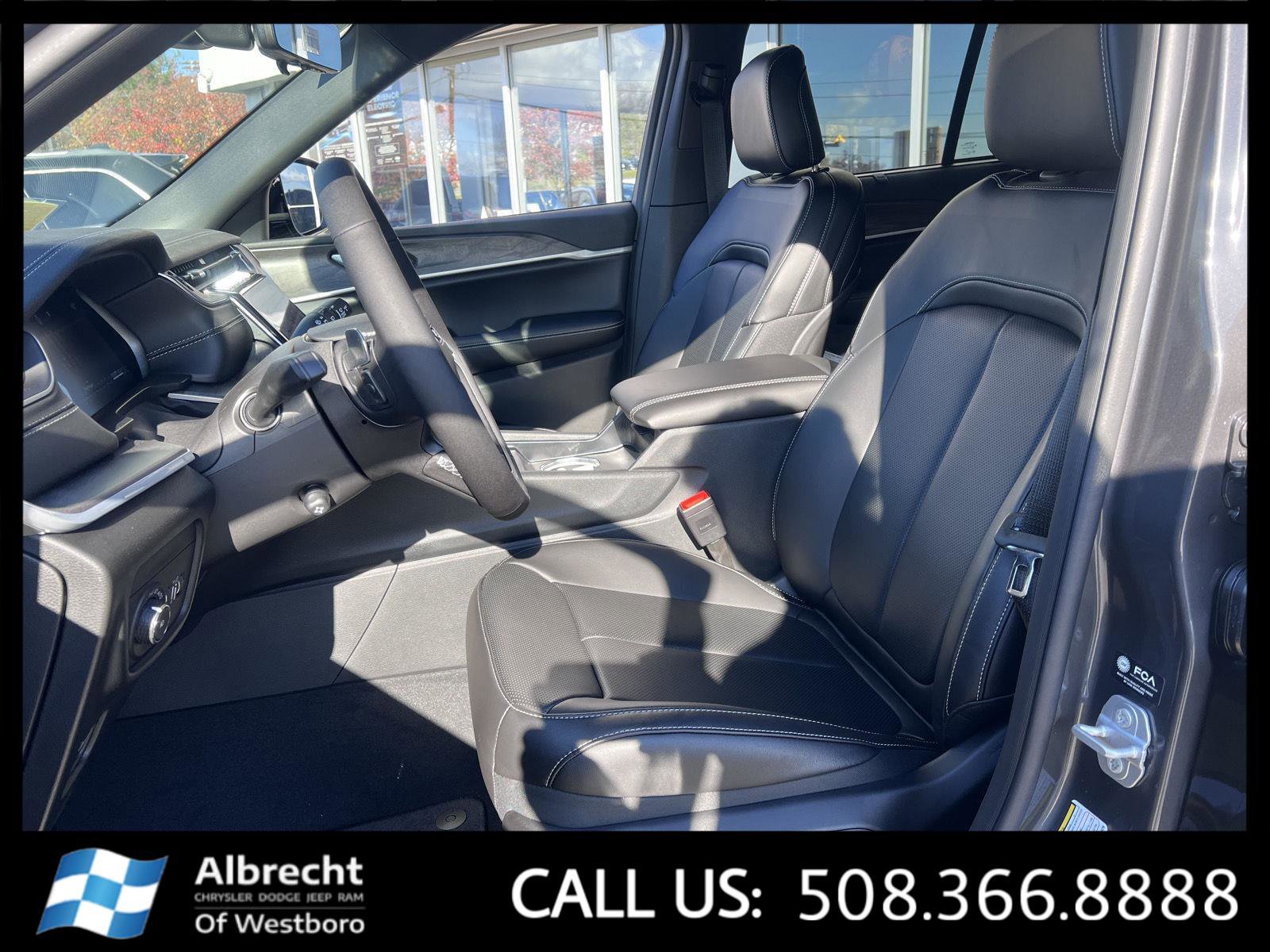 New 2025 Jeep Grand Cherokee Limited w/ Luxury Tech Group II image 10