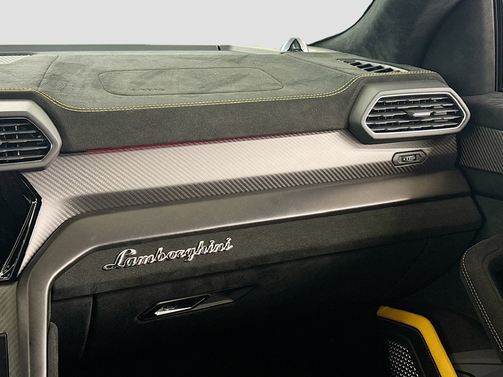 Used 2024 Lamborghini Urus Performante AWD/4WD image 20