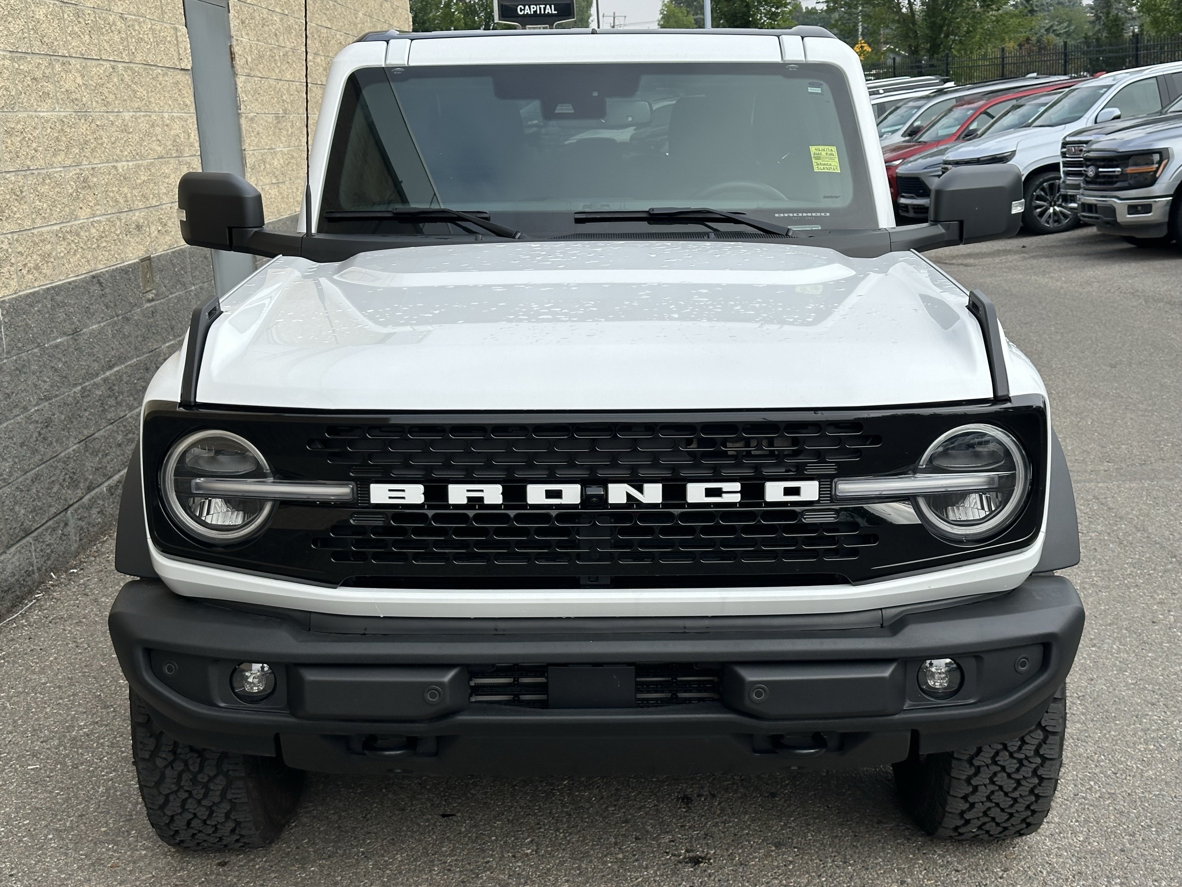 Used 2025 Ford Bronco Outer Banks AWD/4WD image 2