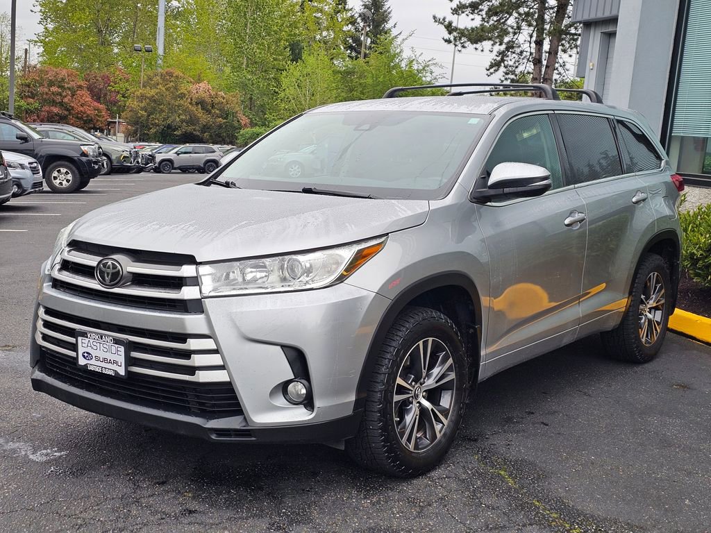 Used 2017 Toyota Highlander Plus AWD/4WD image 3