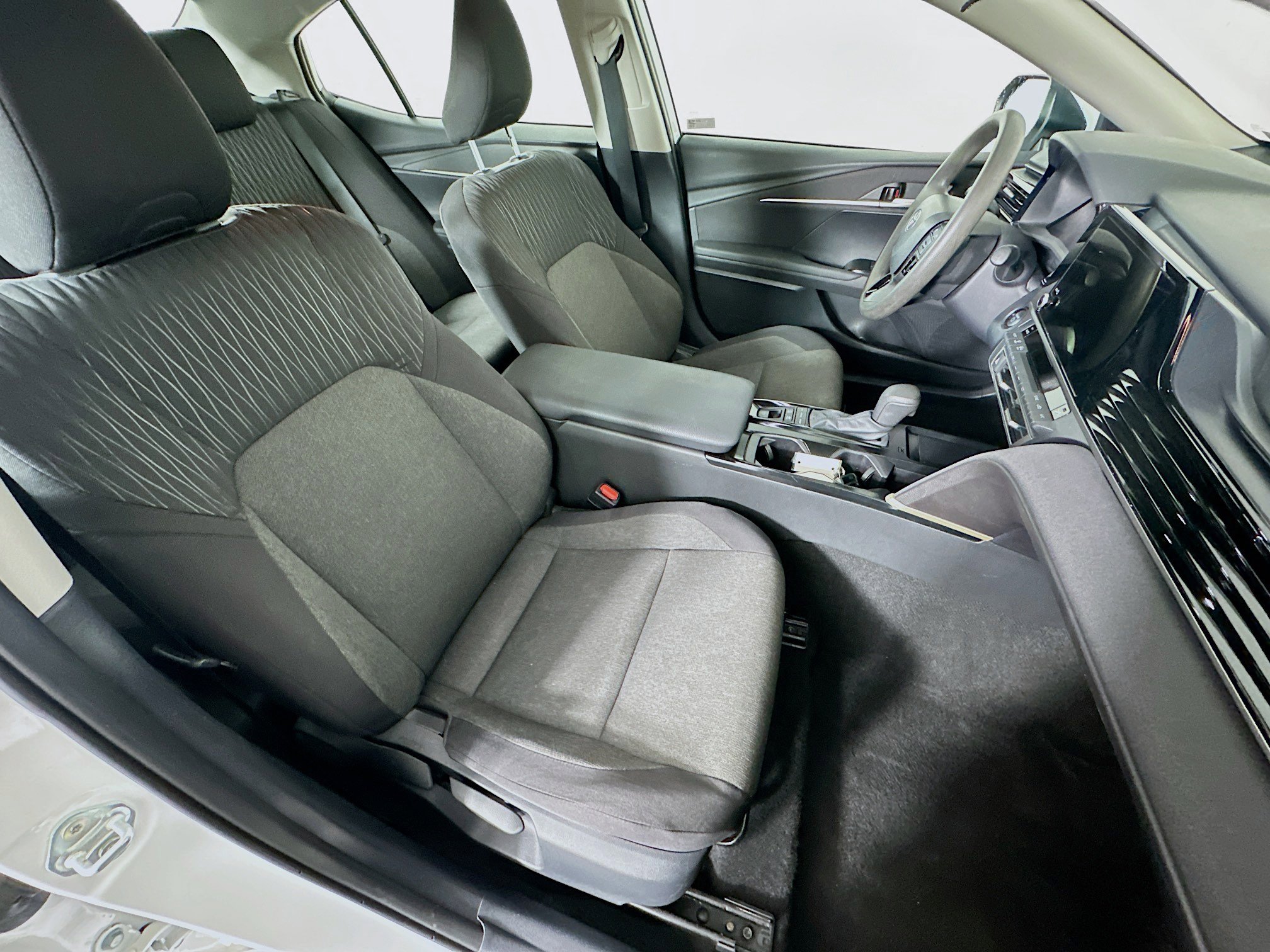 Used 2025 Toyota Camry LE image 31