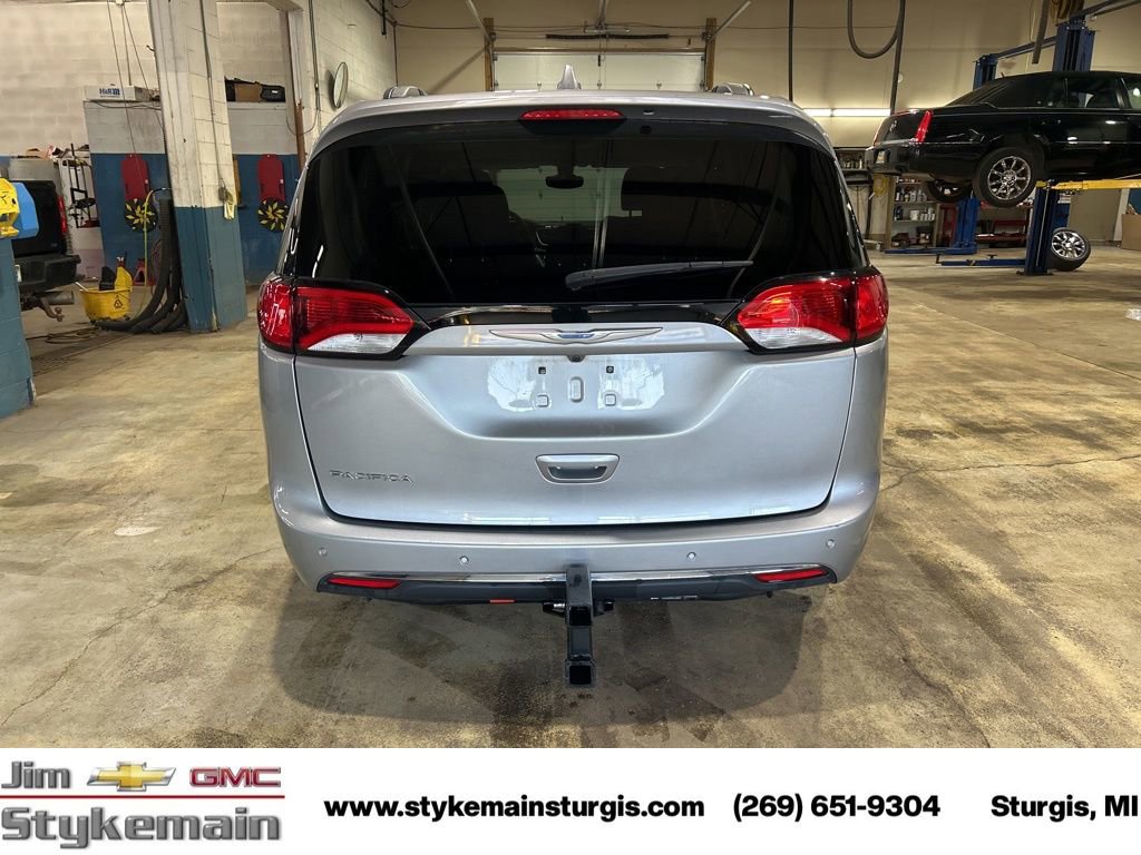Used 2017 Chrysler Pacifica Touring-L image 8