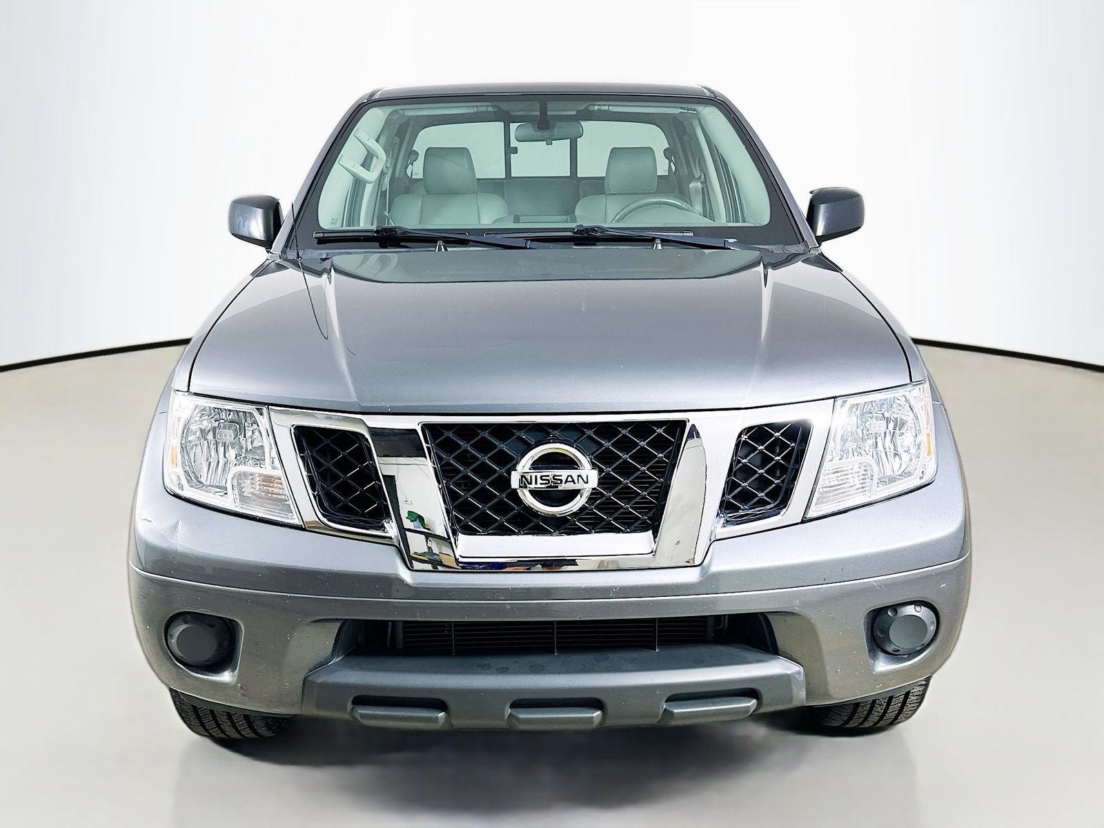 Used 2019 Nissan Frontier SV RWD image 2