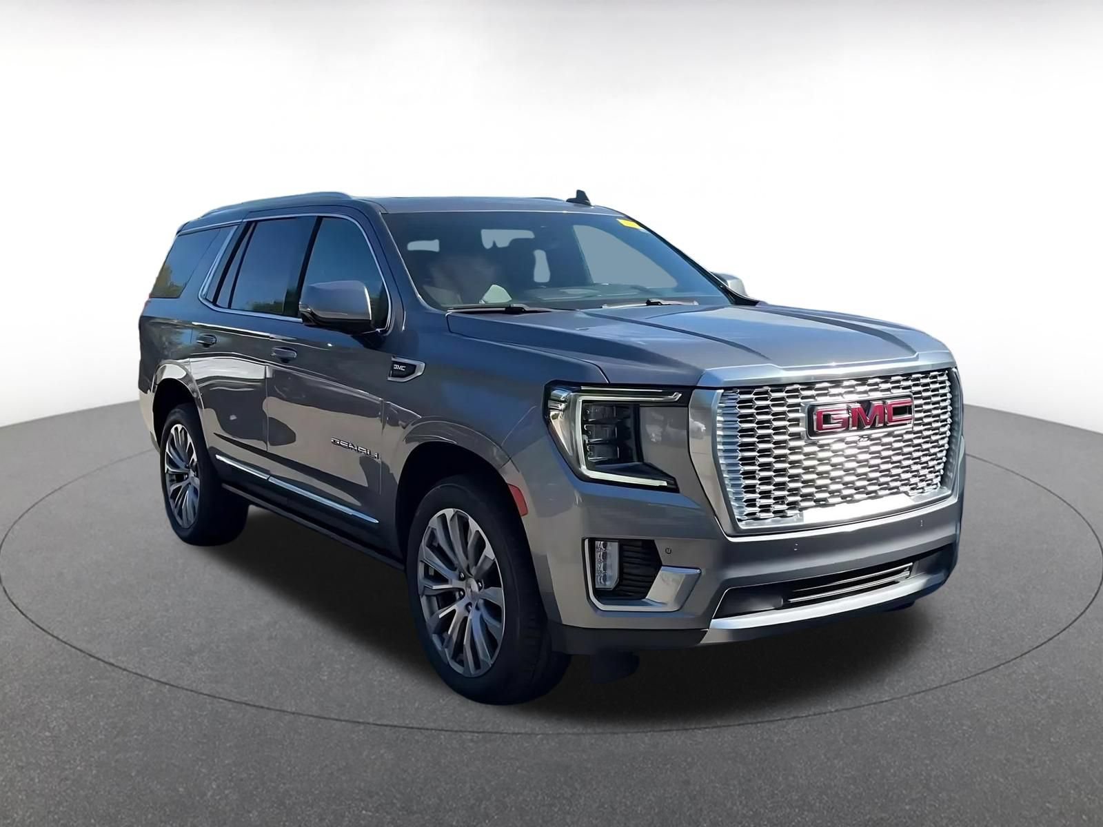 Used 2022 GMC Yukon Denali w/ Denali Premium Package RWD image 2
