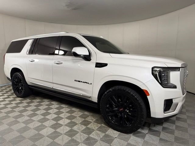 Used 2023 GMC Yukon XL Denali RWD image 10