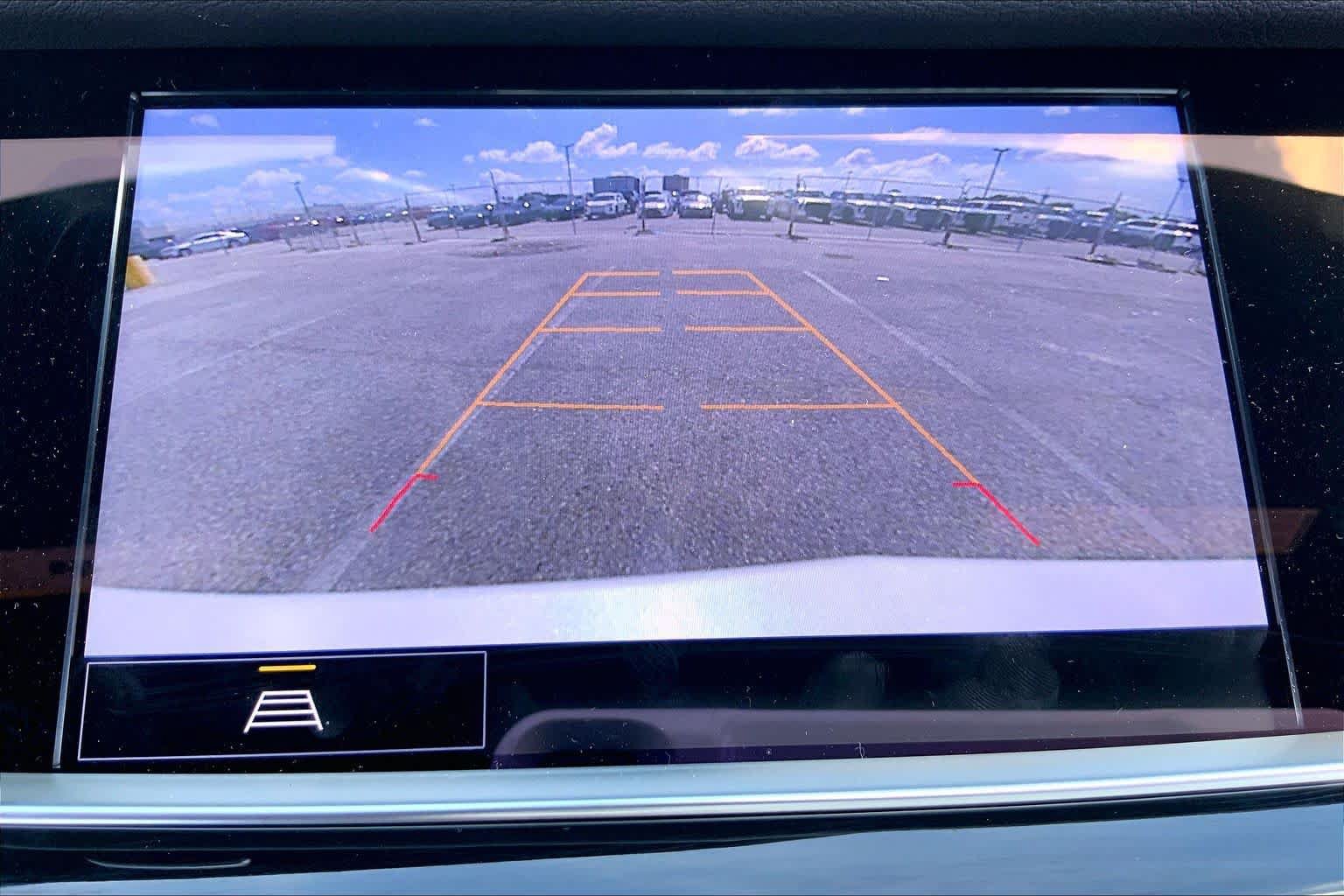 Used 2025 Cadillac XT5 Luxury w/ LPO, Floor Liner Package FWD image 26