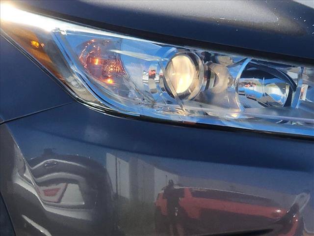 Used 2019 Toyota Highlander XLE AWD/4WD image 4