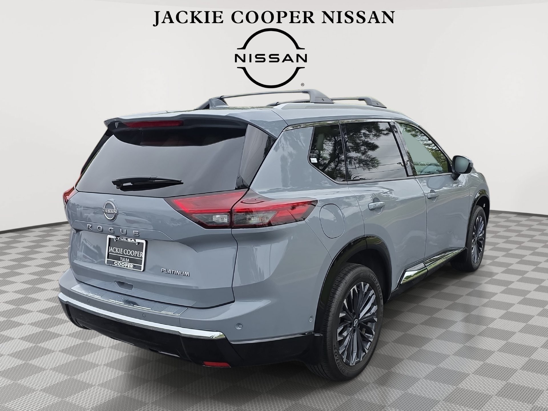 Used 2025 Nissan Rogue Platinum FWD image 5