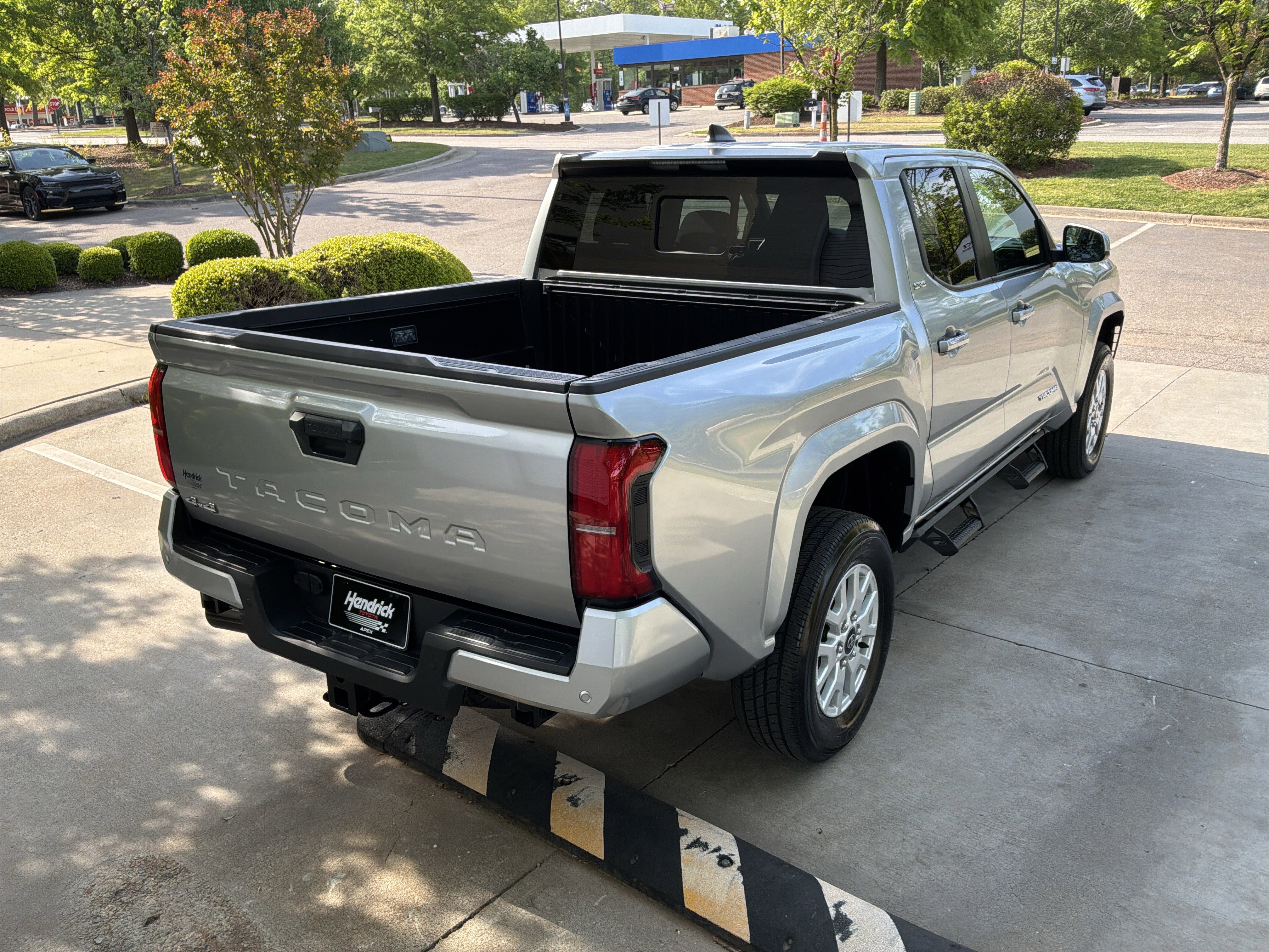 Used 2024 Toyota Tacoma SR5 AWD/4WD image 10