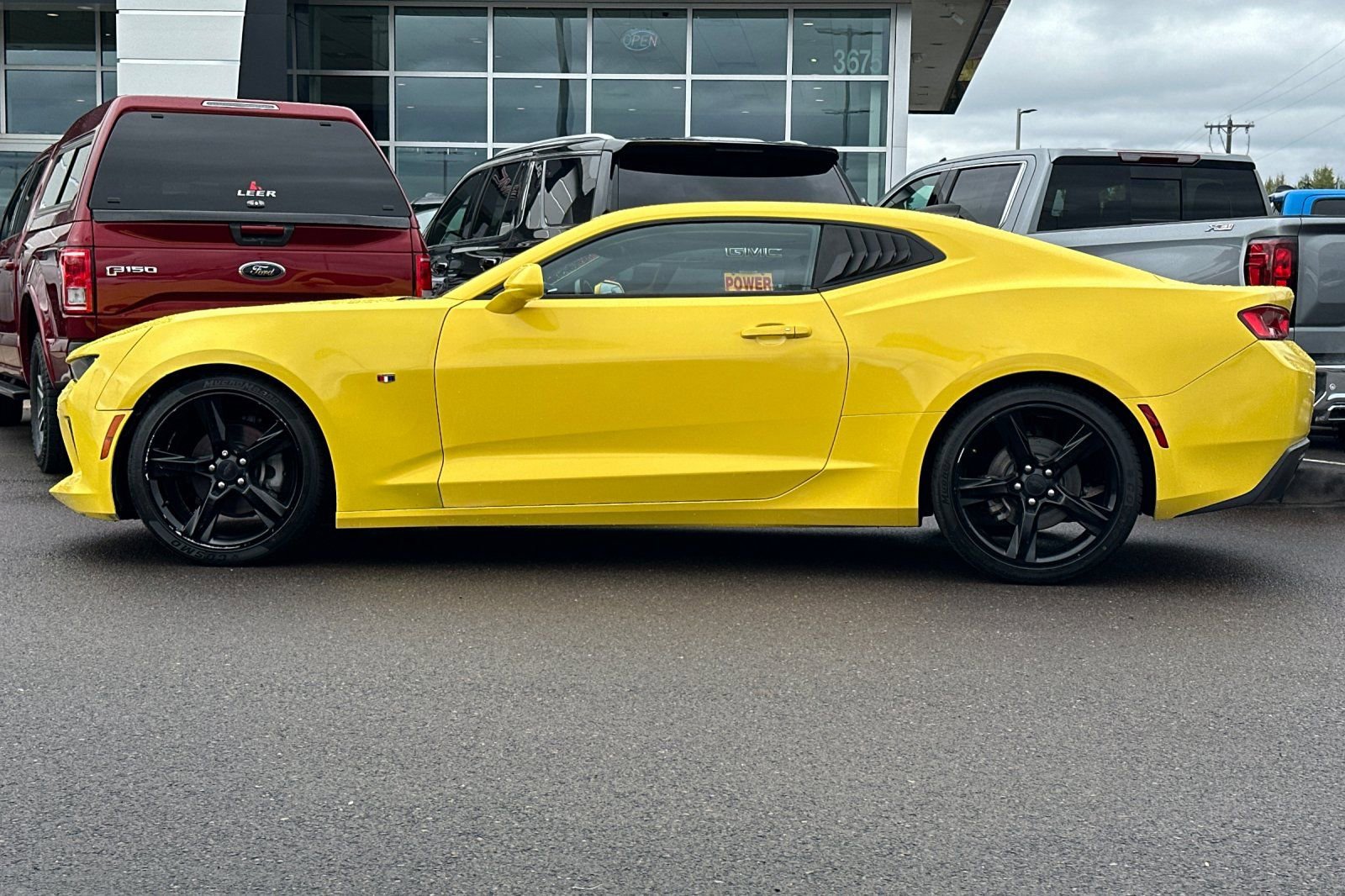 Used 2018 Chevrolet Camaro LT RWD image 7