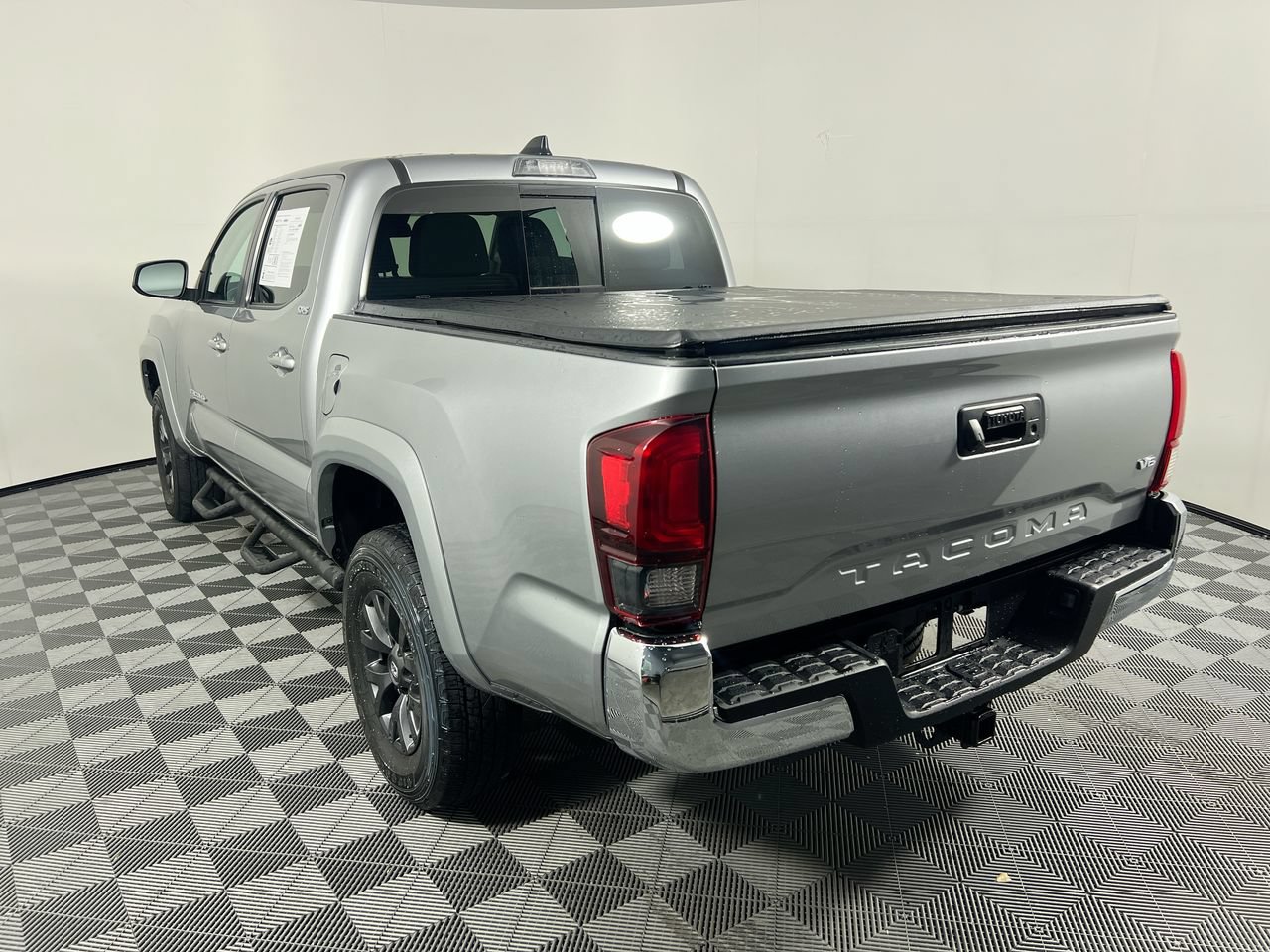 Used 2023 Toyota Tacoma SR5 RWD image 5