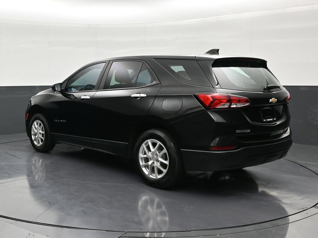 Used 2022 Chevrolet Equinox LS FWD image 3