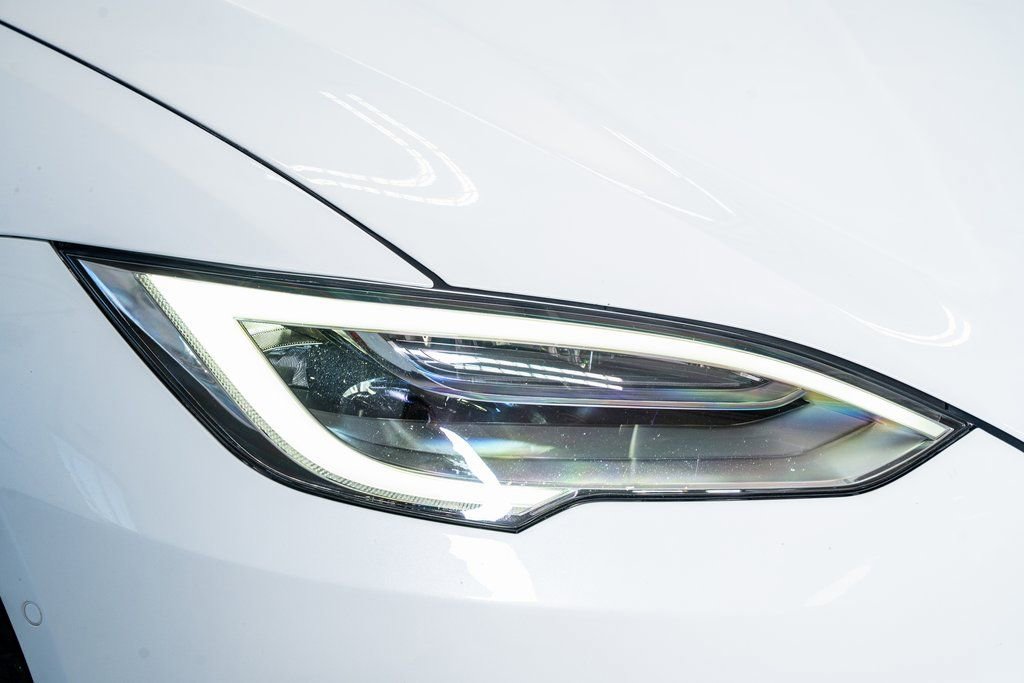 Used 2022 Tesla Model S image 16