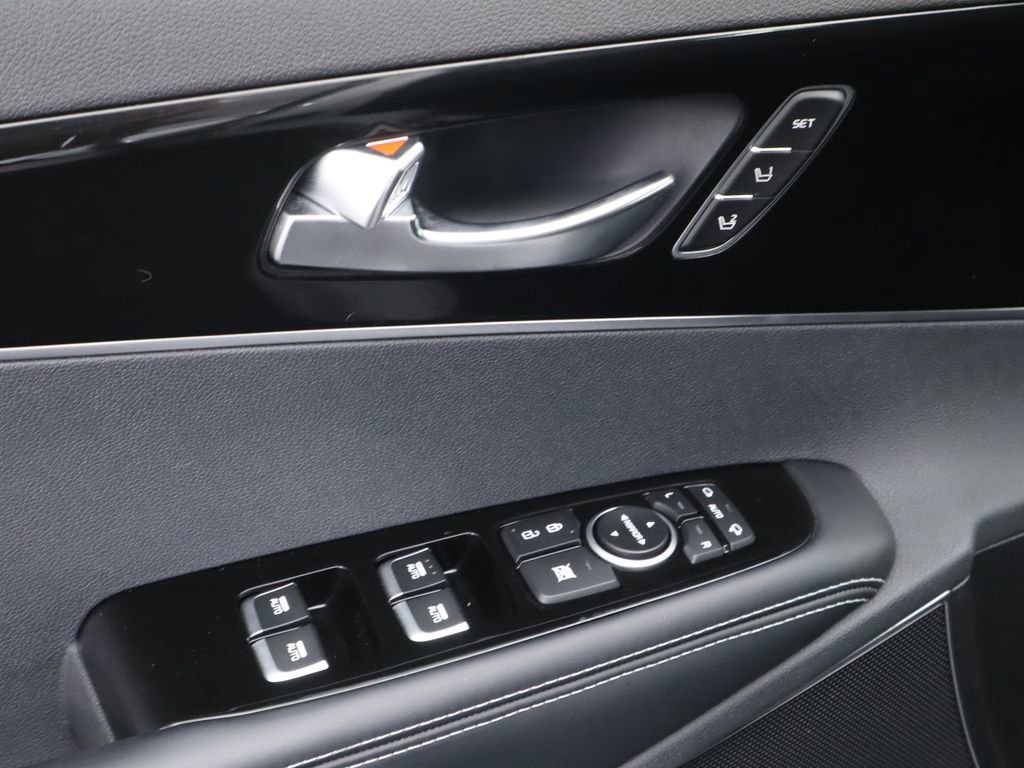 Used 2018 Kia Sorento SX image 25