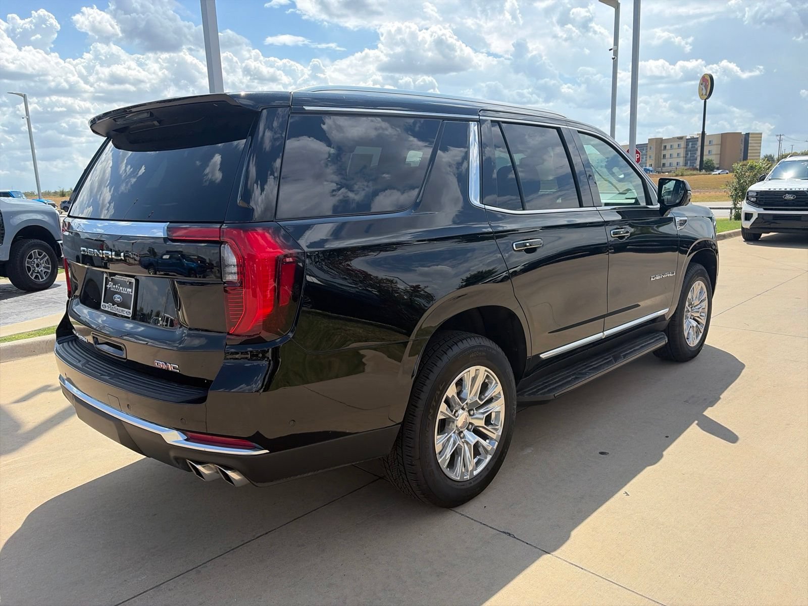 Used 2025 GMC Yukon Denali AWD/4WD image 7