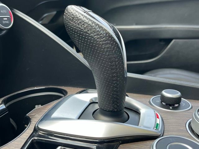 Used 2020 Alfa Romeo Giulia Ti w/ Active Blind Spot Package AWD/4WD image 16