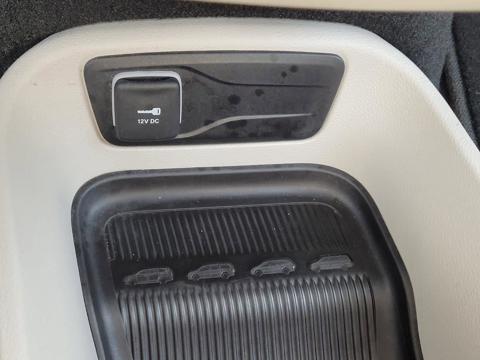Used 2024 Chrysler Pacifica Touring-L FWD image 26