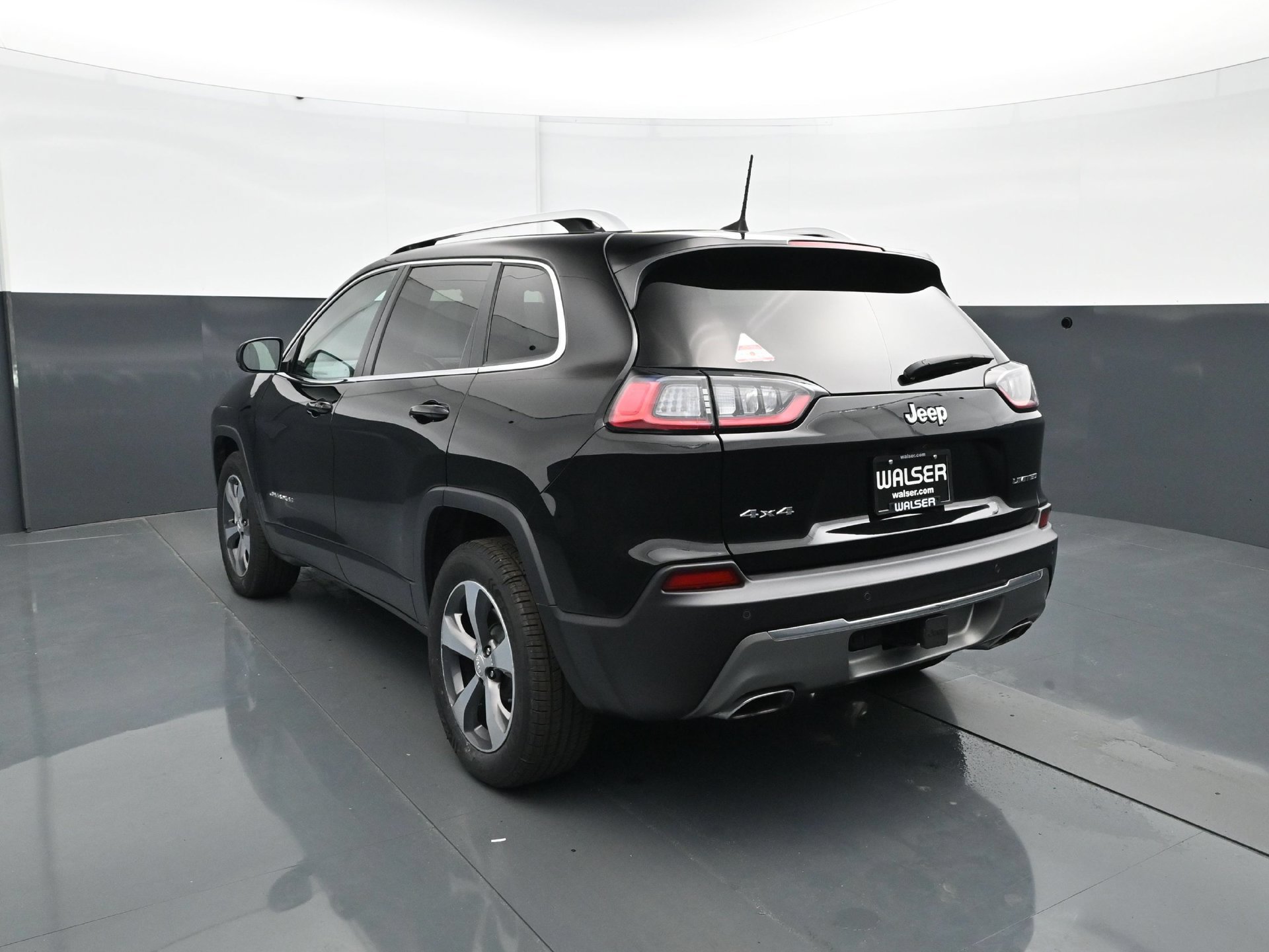 Used 2019 Jeep Cherokee Limited w/ Trailer Tow Group AWD/4WD image 5