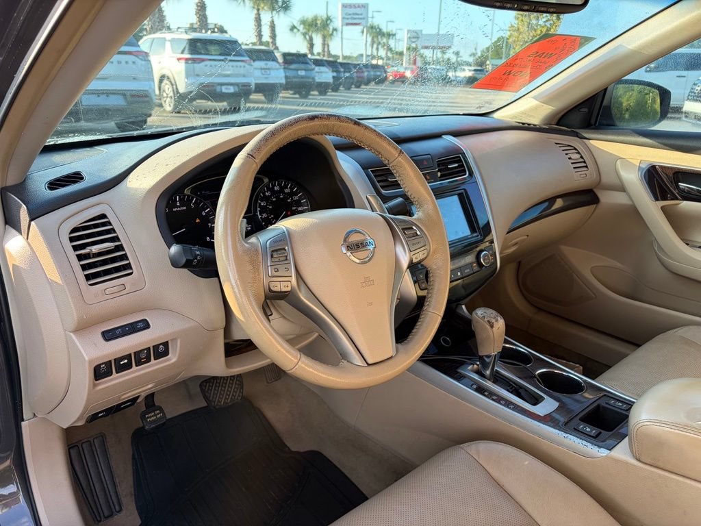 Used 2013 Nissan Altima 3.5 SL w/ Technology Pkg FWD image 13
