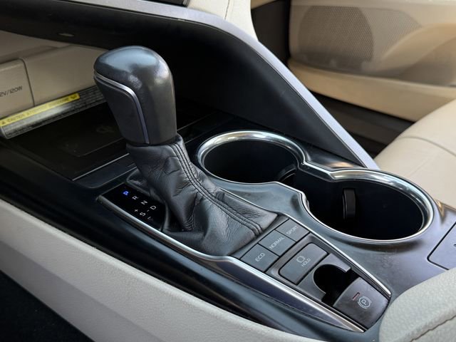 Used 2019 Toyota Camry XLE image 19